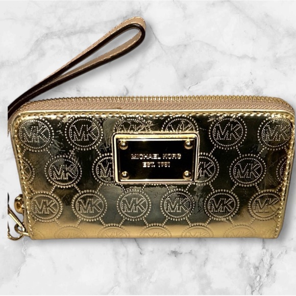 Michael Kors Jet Set Zip Around Wallet in gold patent leather with embossed logo - Picture 1 of 12
